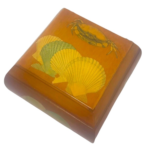 Vintage Wooden Box Jewelry Trinket Sea Shell Crab Detail. 
Excellent condition! - Picture 1 of 15